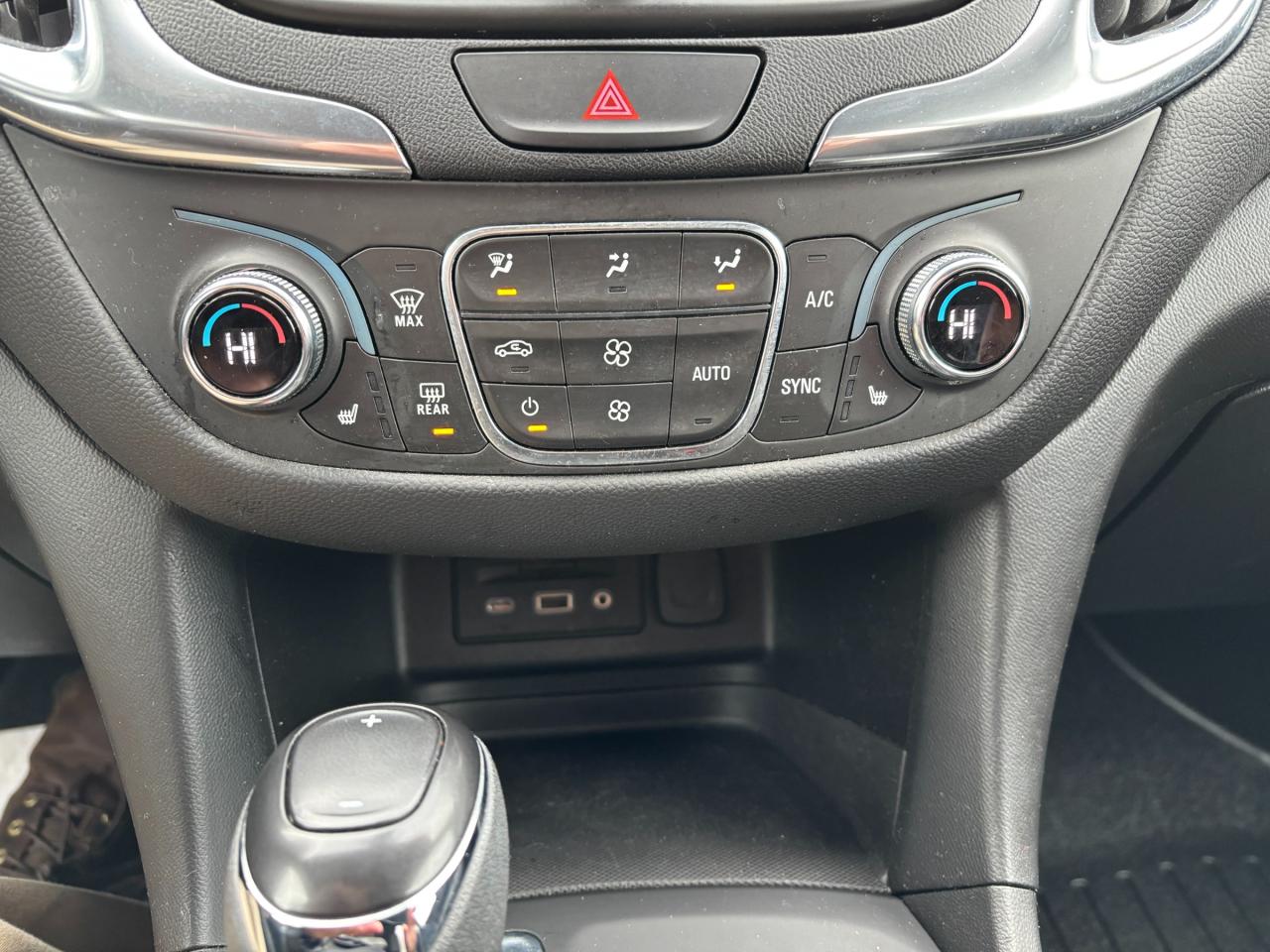 2021 Chevrolet Equinox 2021 Chevrolet Equinox LT AWD Photo