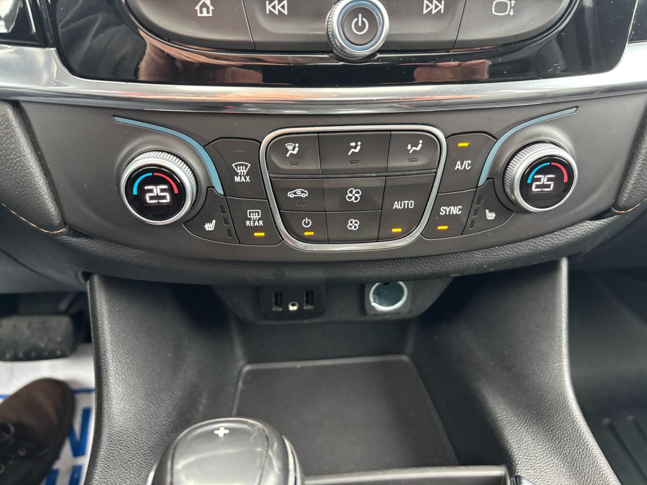 2018 Chevrolet Traverse 3LT 2018 Chevrolet Traverse LT True North AWD Photo