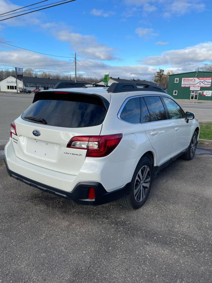 2019 Subaru Outback LIMITED Photo2