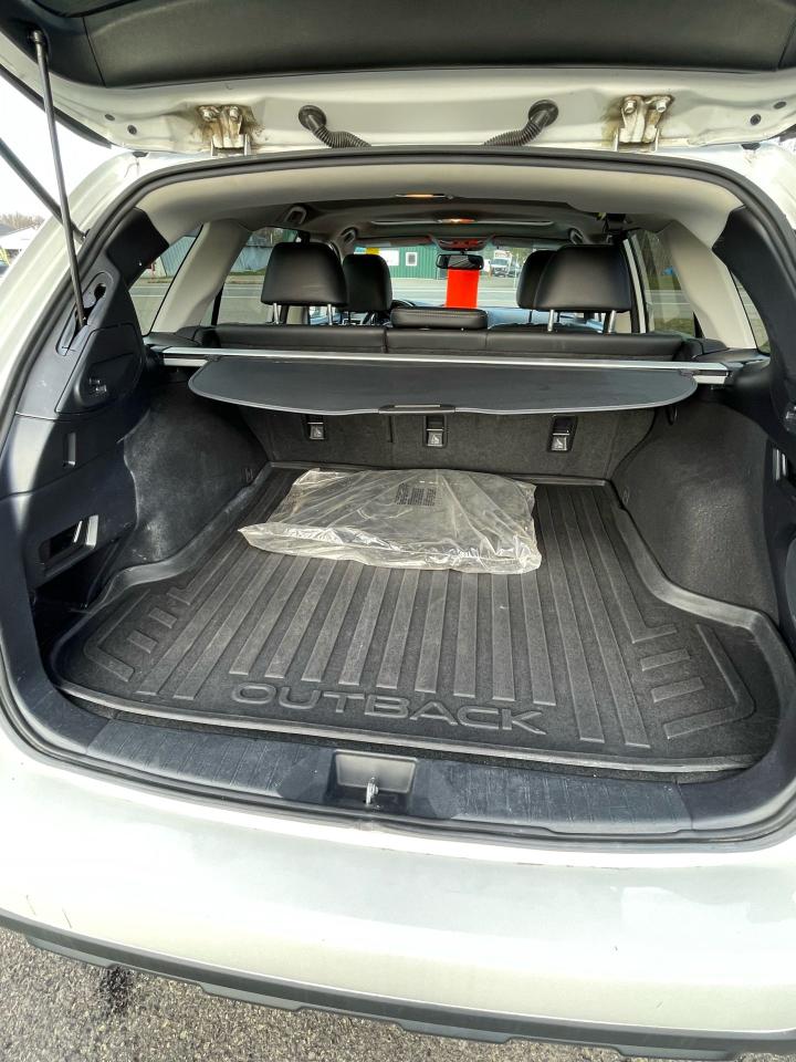 2019 Subaru Outback LIMITED - Photo #20