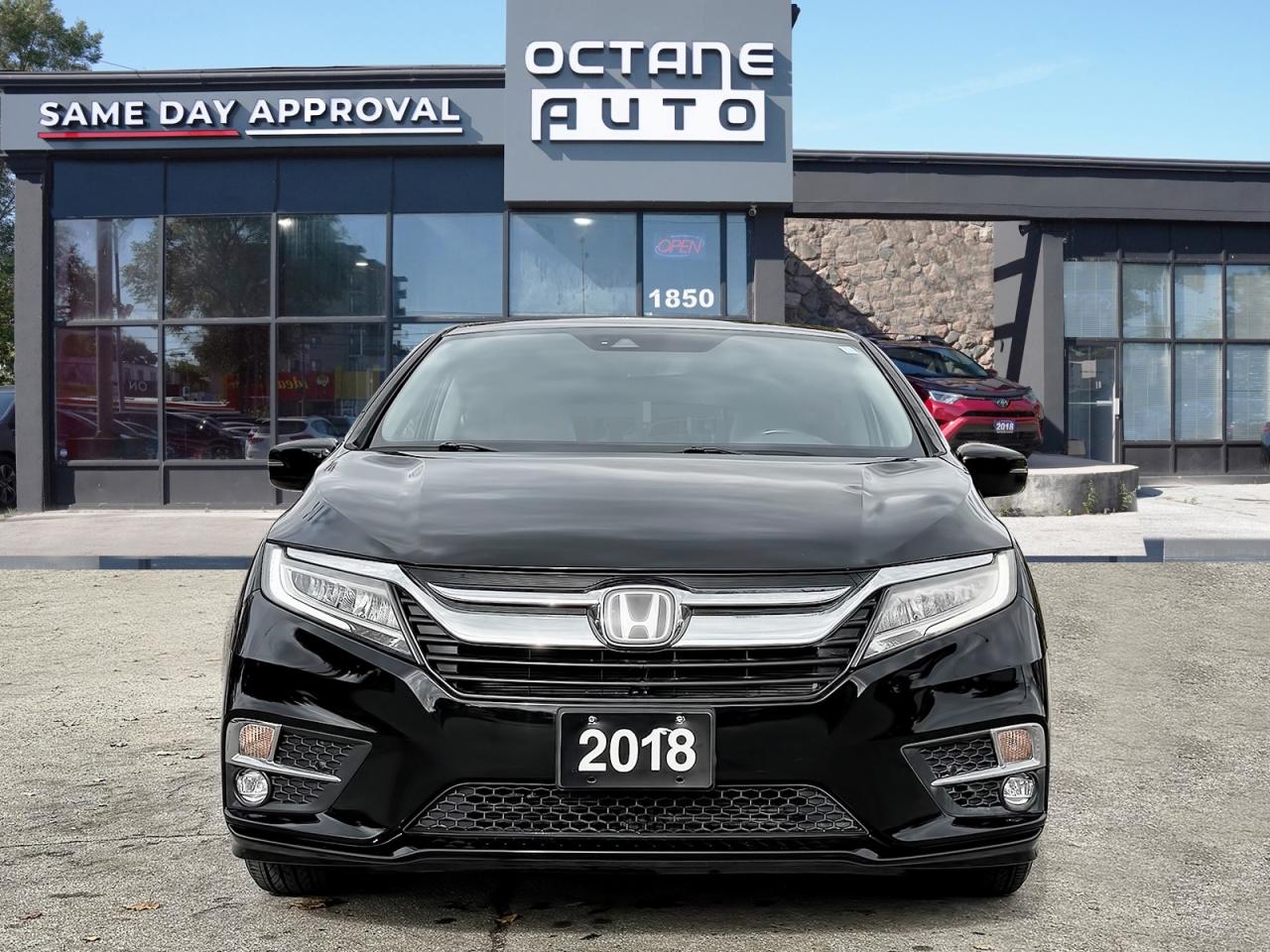 2018 Honda Odyssey Touring - Photo #2