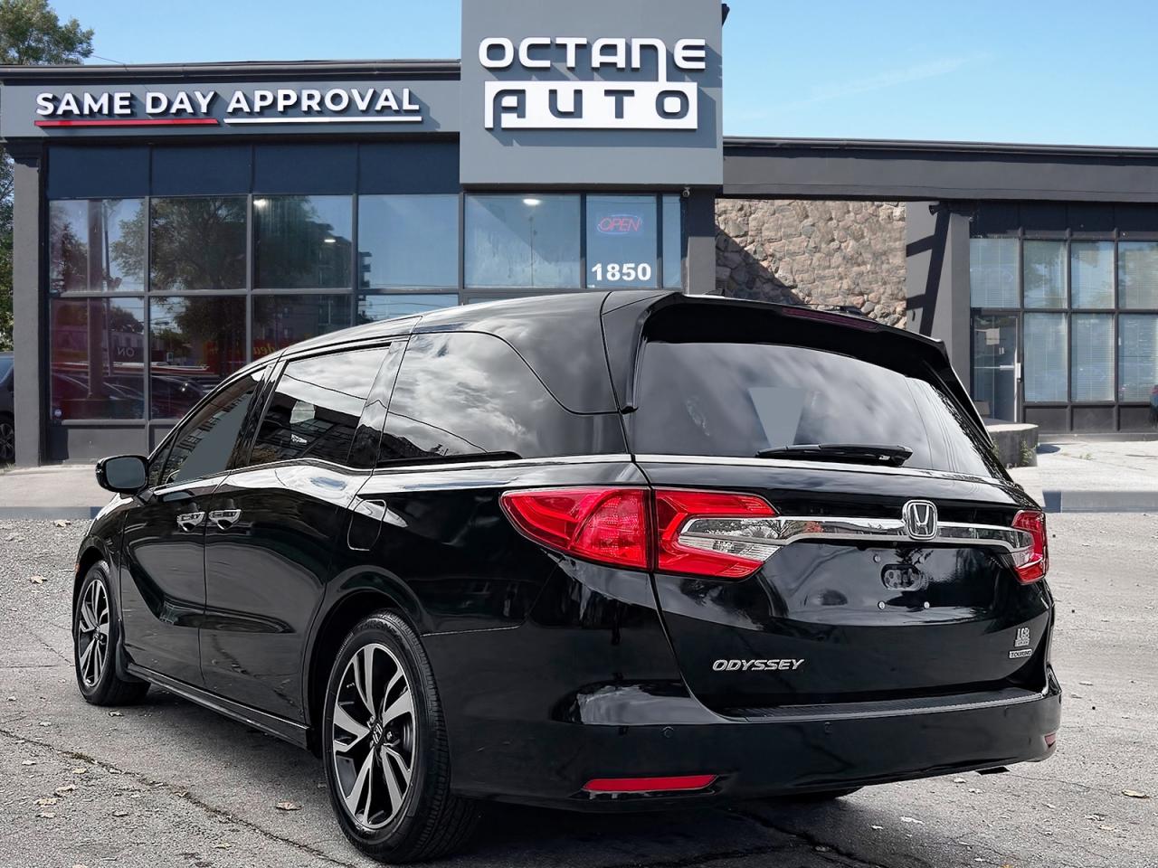 2018 Honda Odyssey Touring - Photo #4