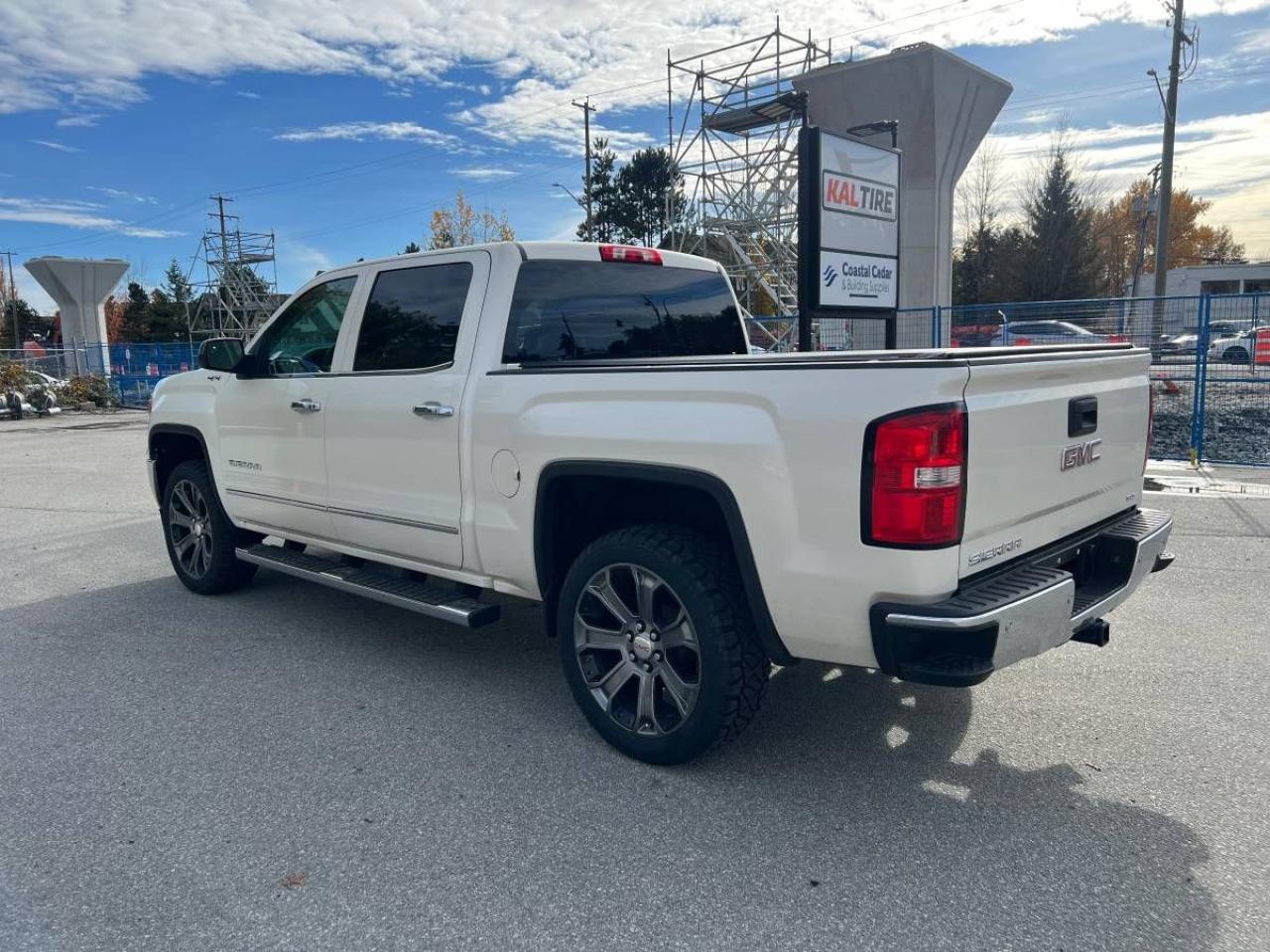 2015 GMC Sierra 1500 4WD CREW CAB 143.5" SLT - Photo #5