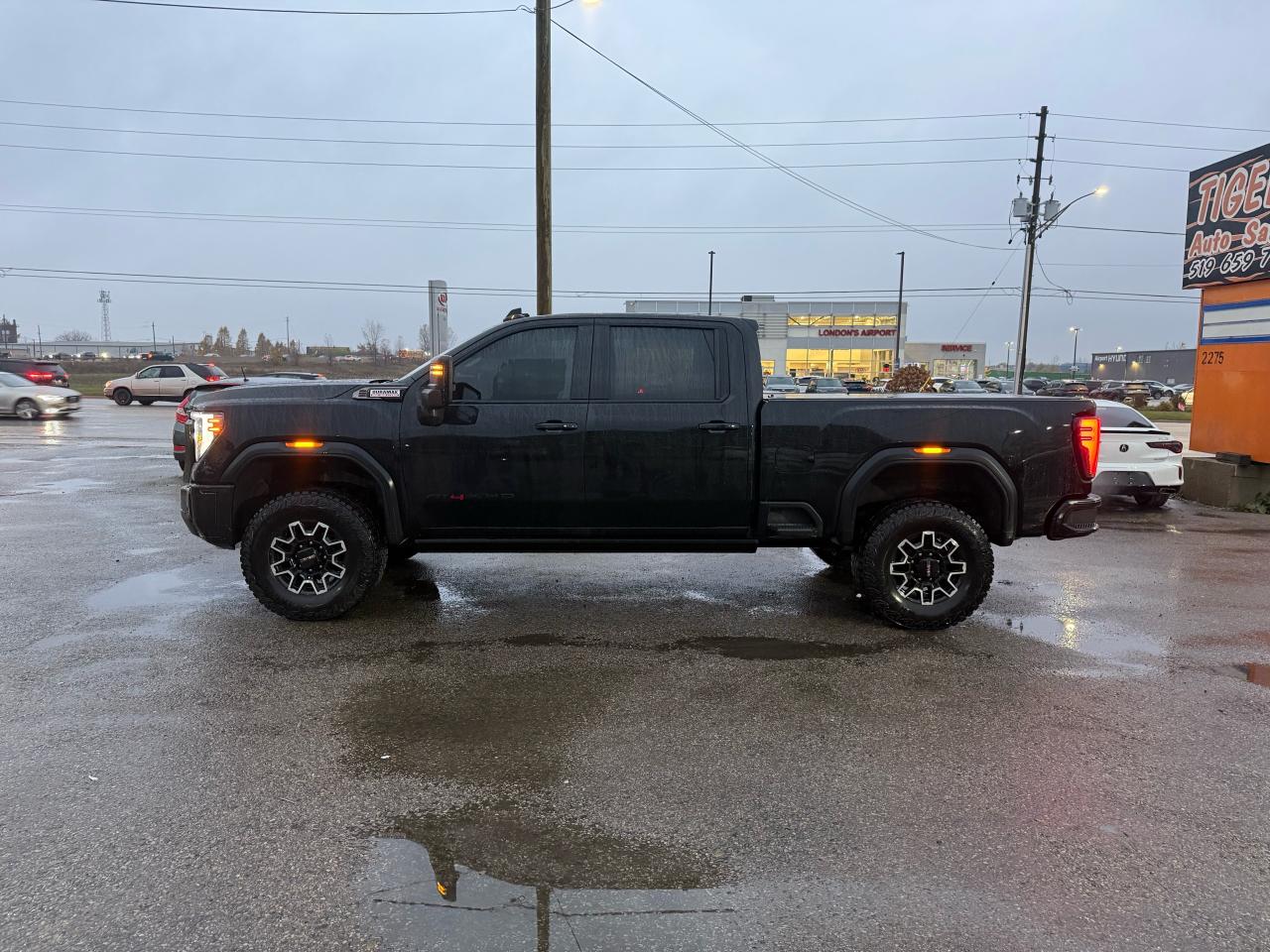 2025 GMC Sierra 2500 AT4X, DURAMAX, CREW, 22KMS, LOADED, WARRANTY - Photo #2