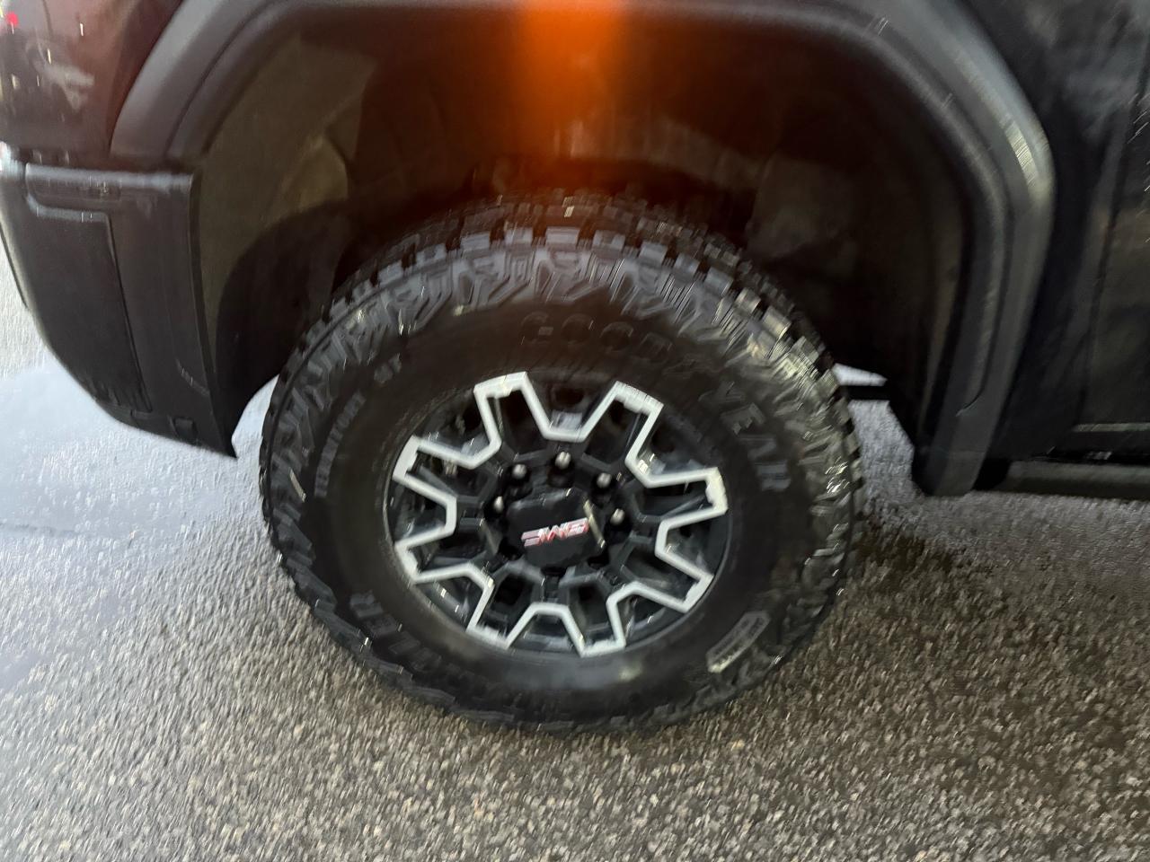 2025 GMC Sierra 2500 AT4X, DURAMAX, CREW, 22KMS, LOADED, WARRANTY - Photo #14