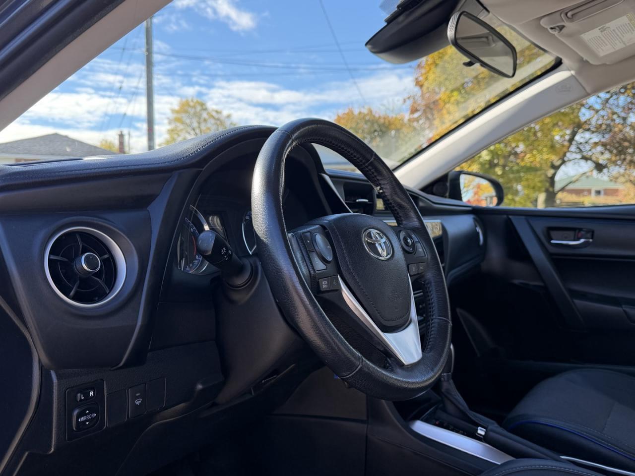 2018 Toyota Corolla SE CVT Photo