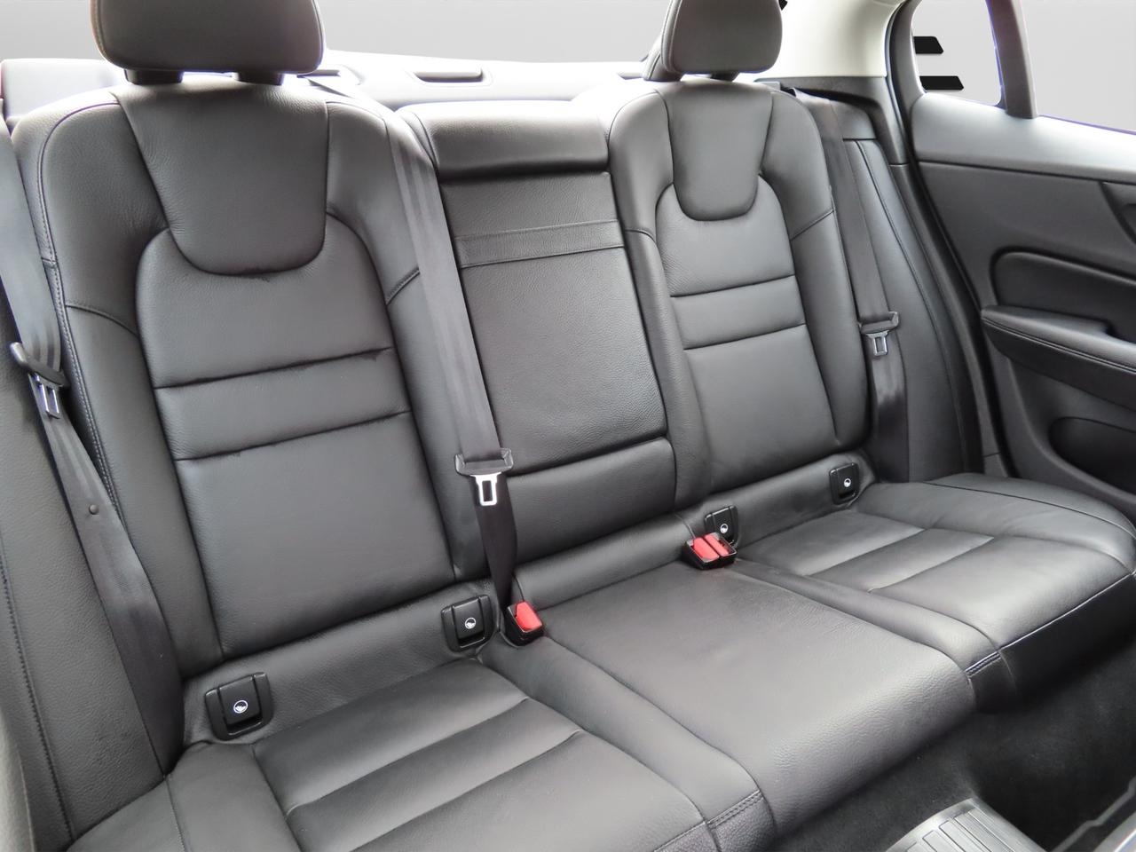 2019 Volvo S60 T6 AWD Momentum - Navigation - Leather !!! Photo