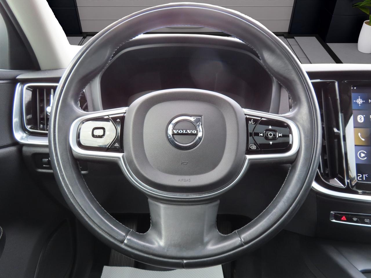 2019 Volvo S60 T6 AWD Momentum - Navigation - Leather !!! Photo