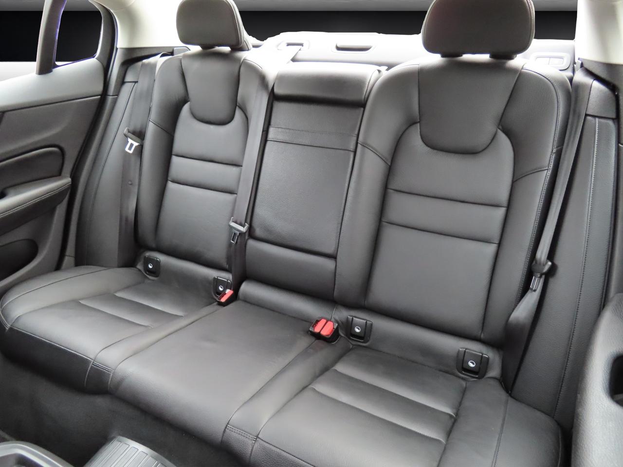 2019 Volvo S60 T6 AWD Momentum - Navigation - Leather !!! Photo