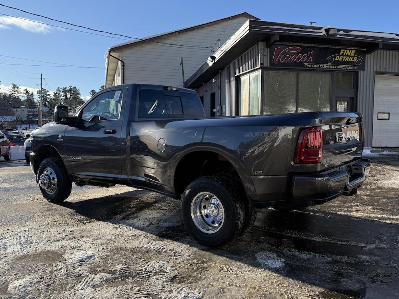 2026 RAM 3500 Big Horn 4x4 Photo4
