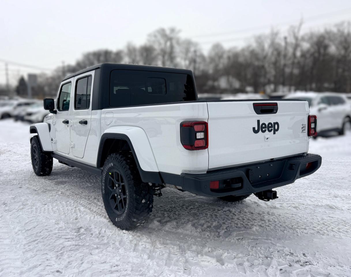 2026 Jeep Gladiator Willys 4x4 Photo