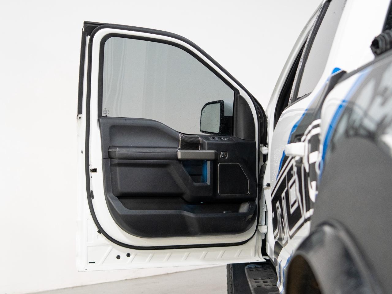 2019 Ford F-150 RAPTOR | SUPERCREW | TECHNOLOGY PKG | 802A PKG Photo