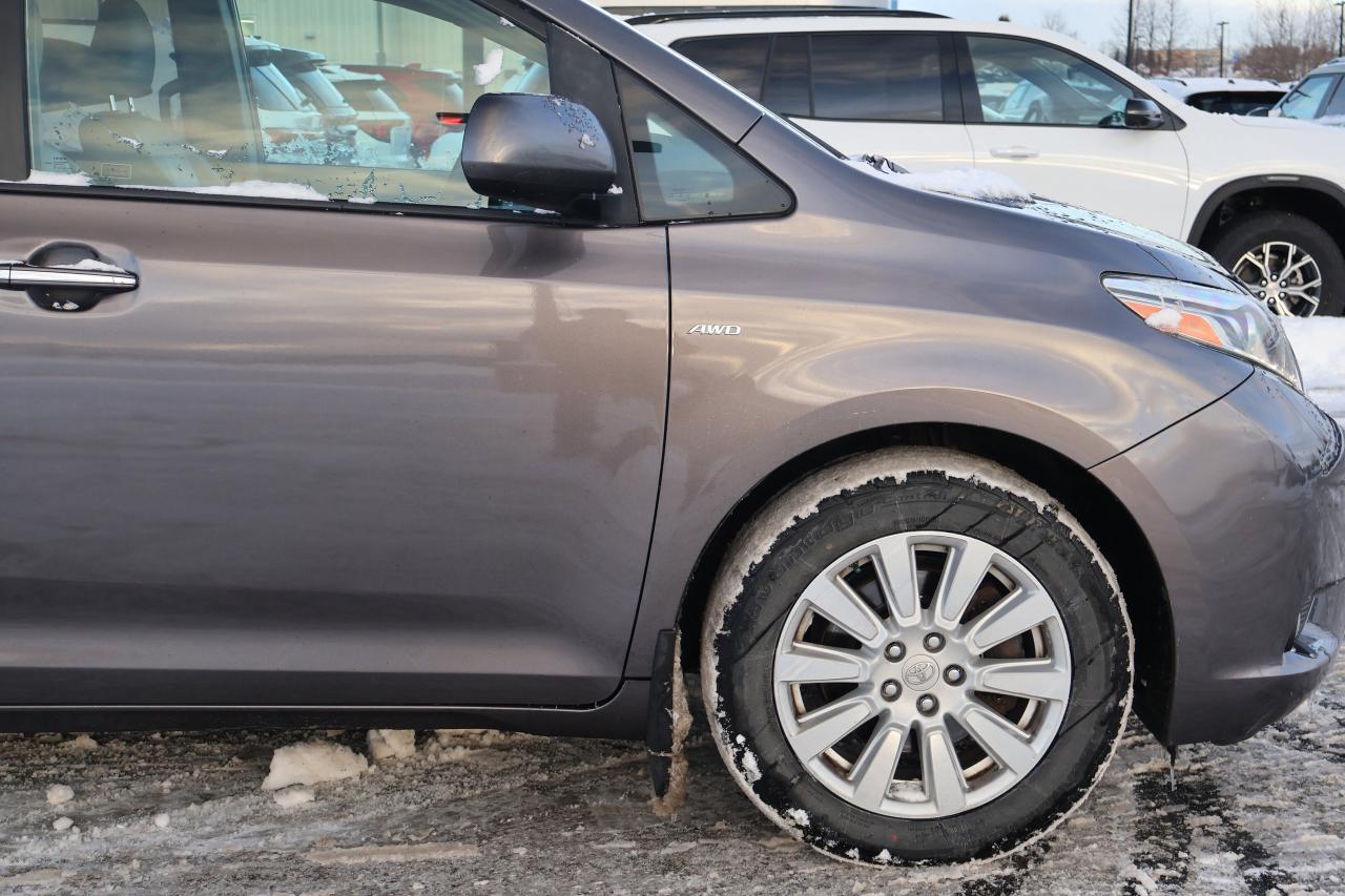 2017 Toyota Sienna XLE | | Moonroof | Photo