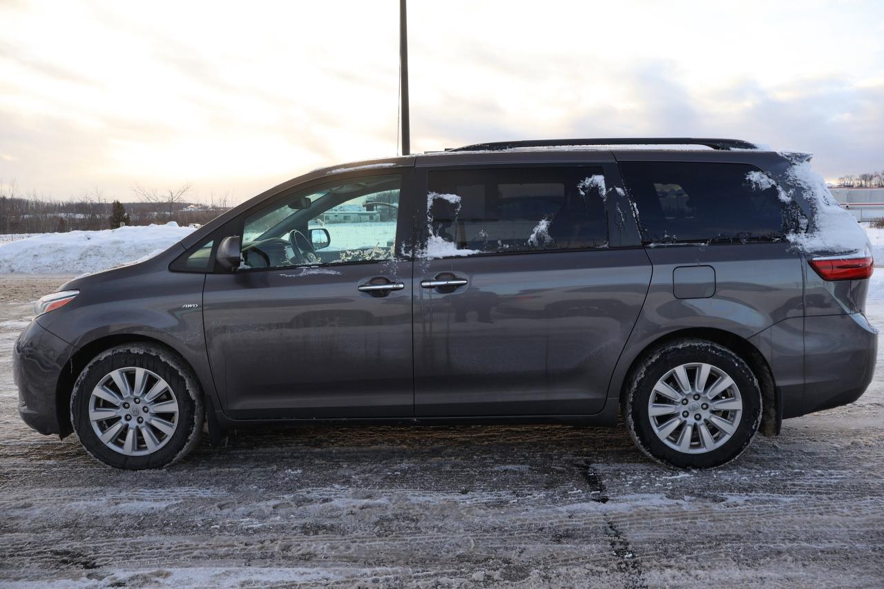 2017 Toyota Sienna XLE | | Moonroof | Photo