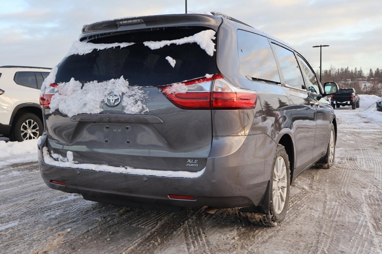 2017 Toyota Sienna XLE | | Moonroof | Photo