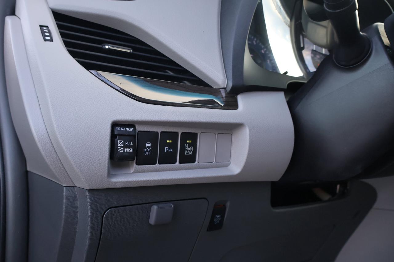 2017 Toyota Sienna XLE | | Moonroof | Photo