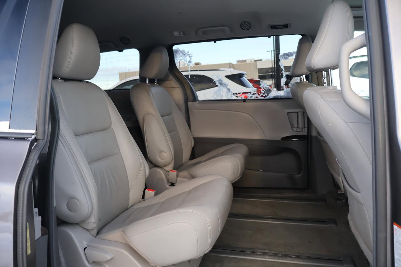 2017 Toyota Sienna XLE | | Moonroof | Photo