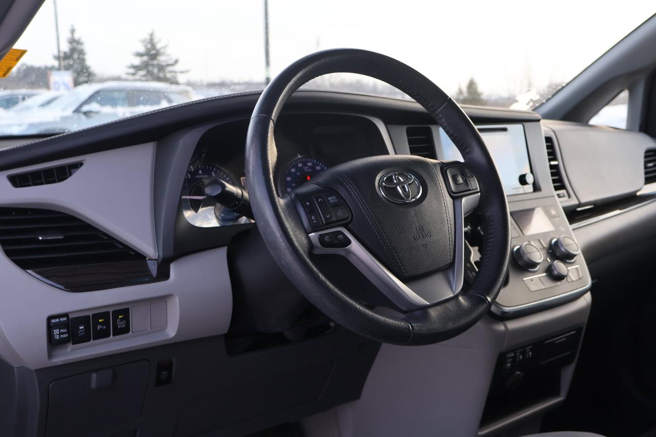 2017 Toyota Sienna XLE | | Moonroof | Photo