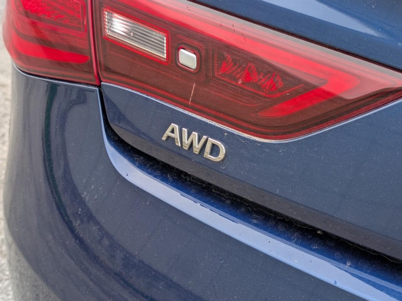 2017 Infiniti Q60 3.0t  **3.0L V6 - SUNROOF** Photo