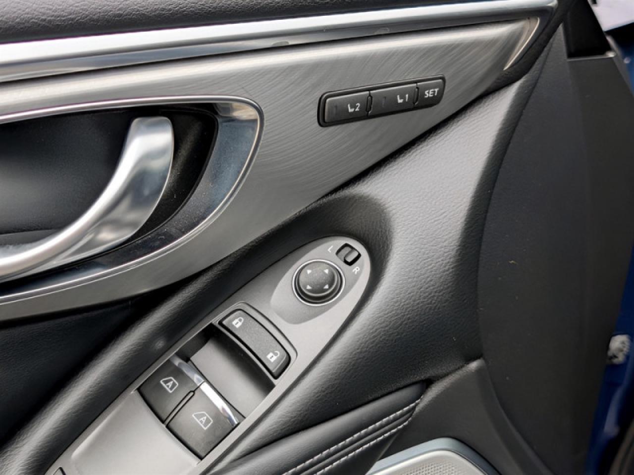 2017 Infiniti Q60 3.0t  **3.0L V6 - SUNROOF** Photo