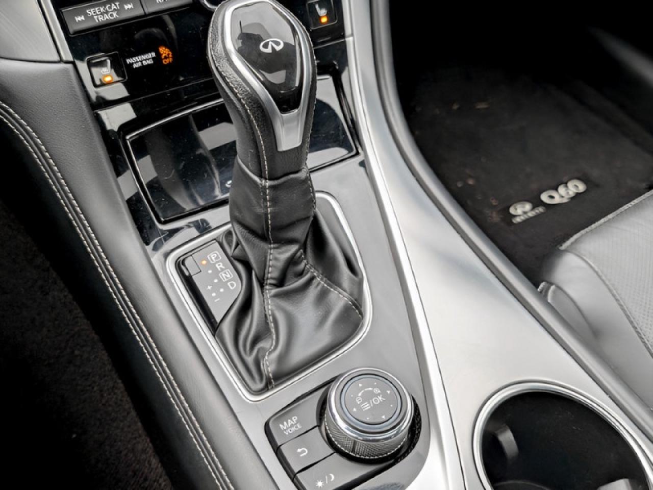 2017 Infiniti Q60 3.0t  **3.0L V6 - SUNROOF** Photo