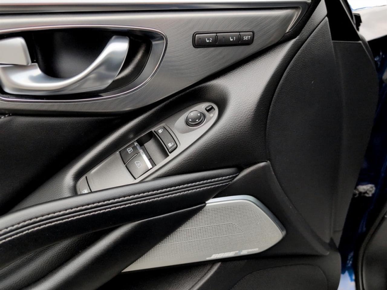 2017 Infiniti Q60 3.0t  **3.0L V6 - SUNROOF** Photo