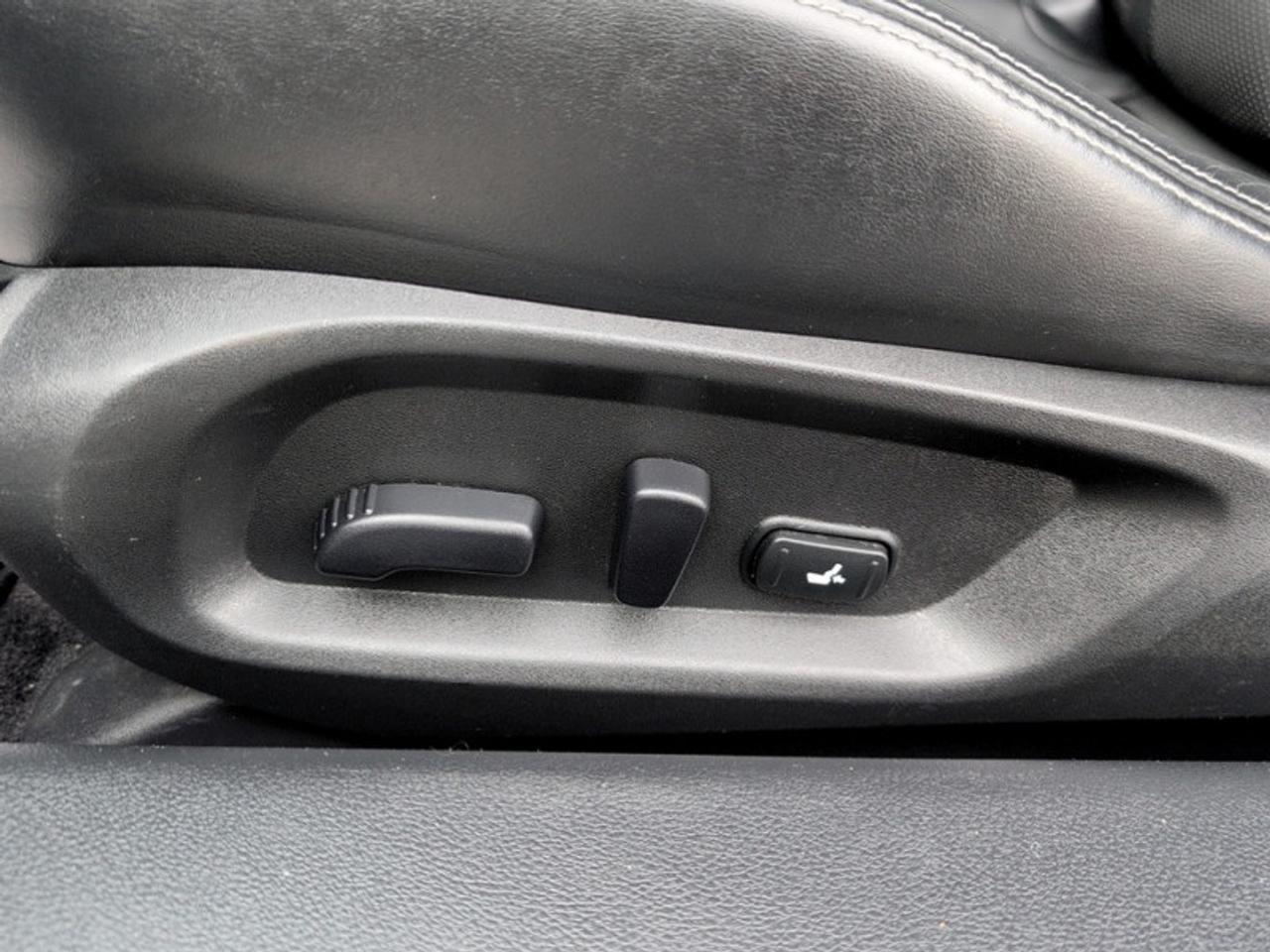 2017 Infiniti Q60 3.0t  **3.0L V6 - SUNROOF** Photo