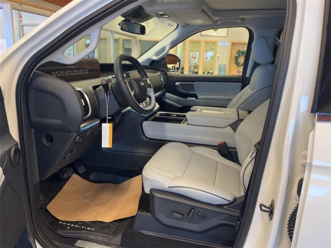 2025 Ford Expedition Platinum Photo5