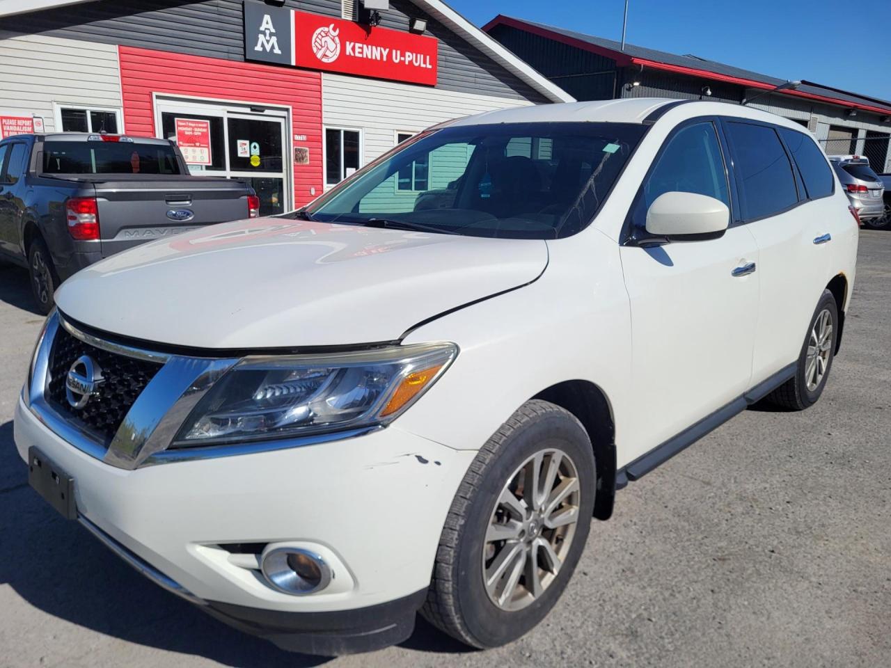 Used 2014 Nissan Pathfinder S 4WD for sale in Long Sault, ON