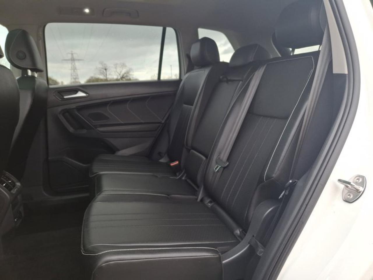 2024 Volkswagen Tiguan Comfortline AWD | Panoramic Sunroof | Leather | Heated Seats | CarPlay + Android | Rear Cam & More ! Photo