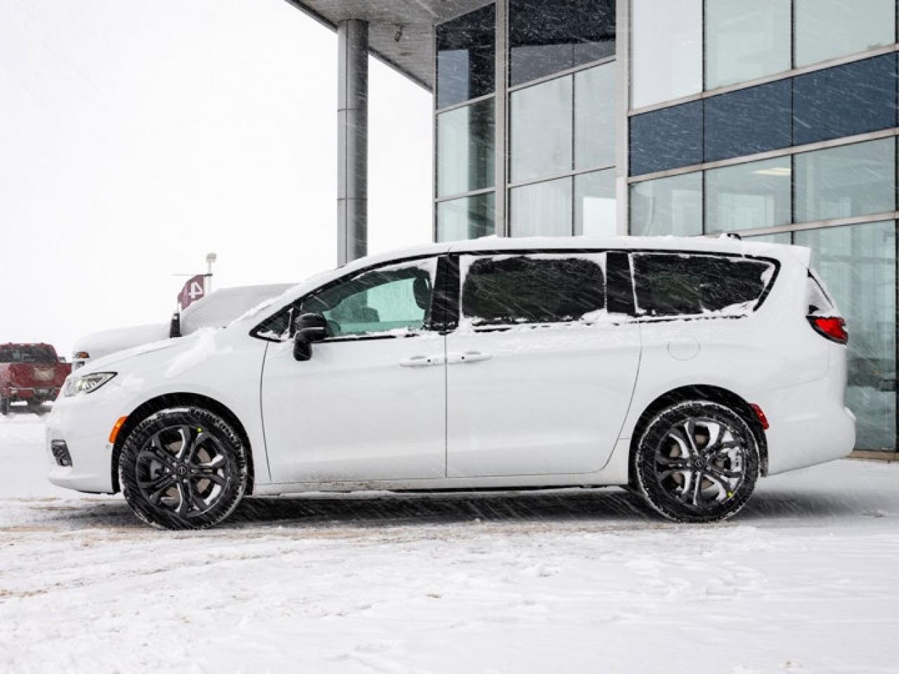 2026 Chrysler Pacifica Select Photo4