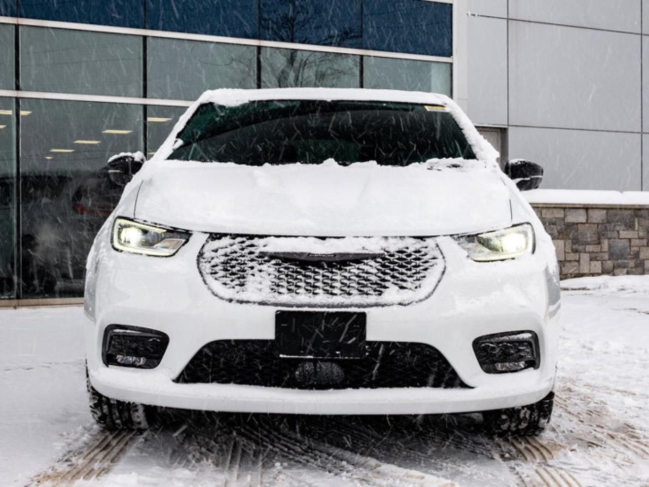 2026 Chrysler Pacifica Select Photo