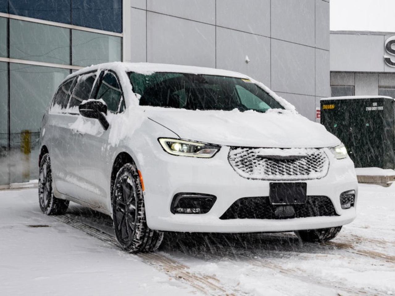 2026 Chrysler Pacifica Select Photo