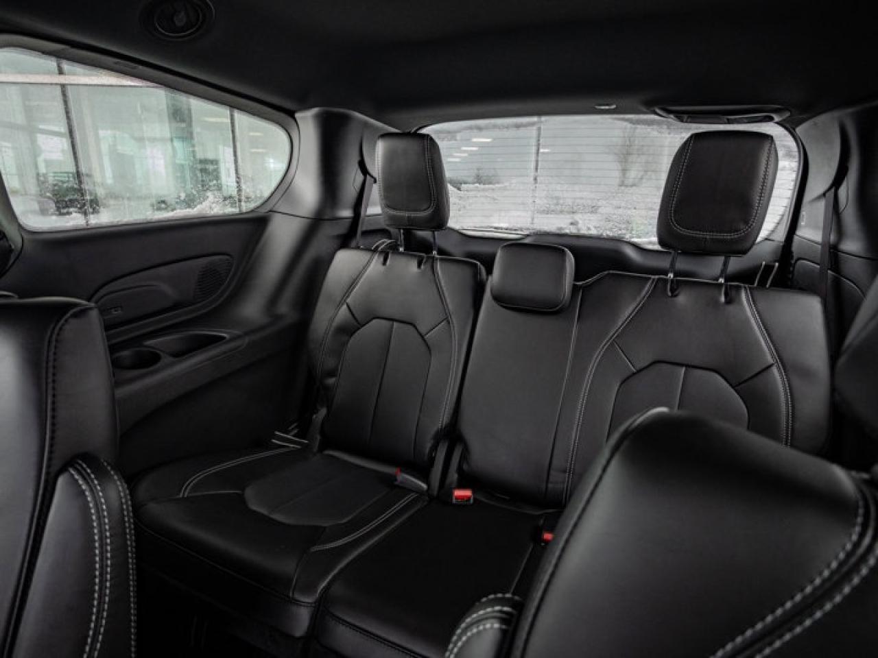 2026 Chrysler Pacifica Select Photo