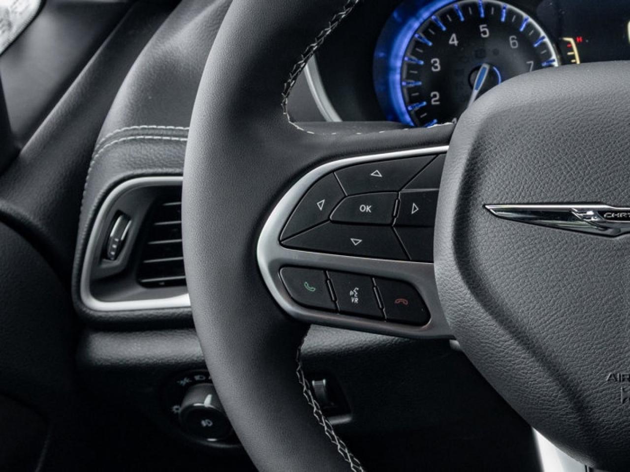 2026 Chrysler Pacifica Select Photo