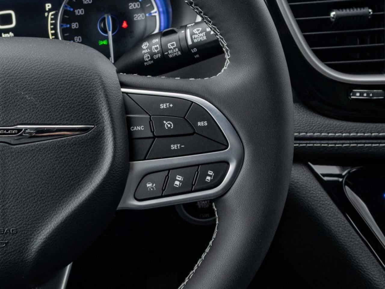 2026 Chrysler Pacifica Select Photo