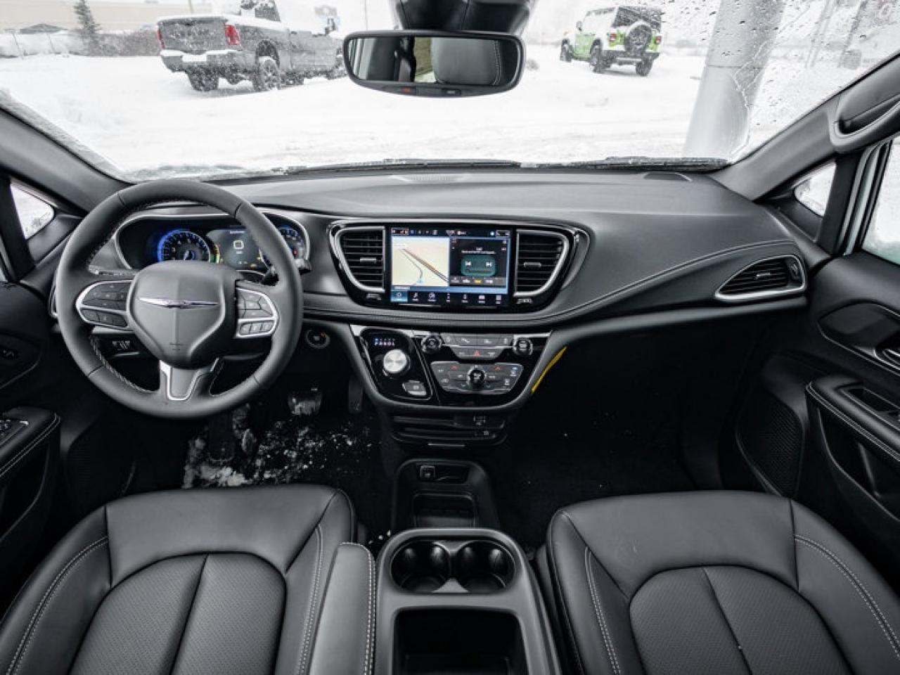 2026 Chrysler Pacifica Select Photo