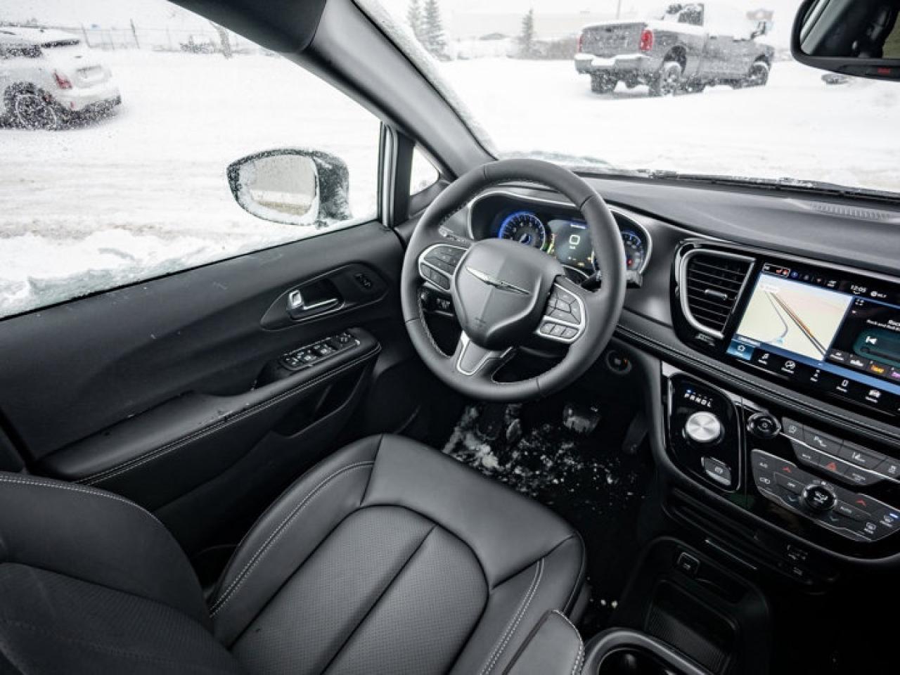 2026 Chrysler Pacifica Select Photo