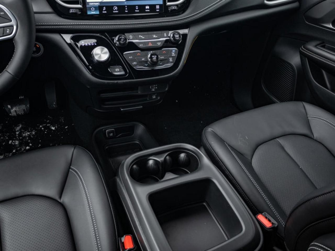 2026 Chrysler Pacifica Select Photo