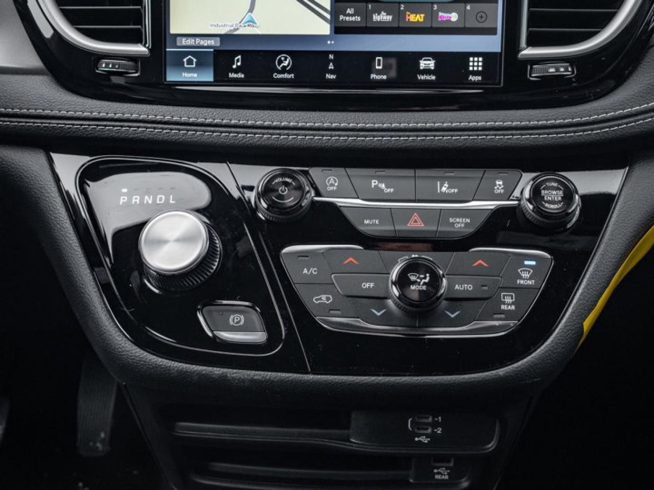 2026 Chrysler Pacifica Select Photo