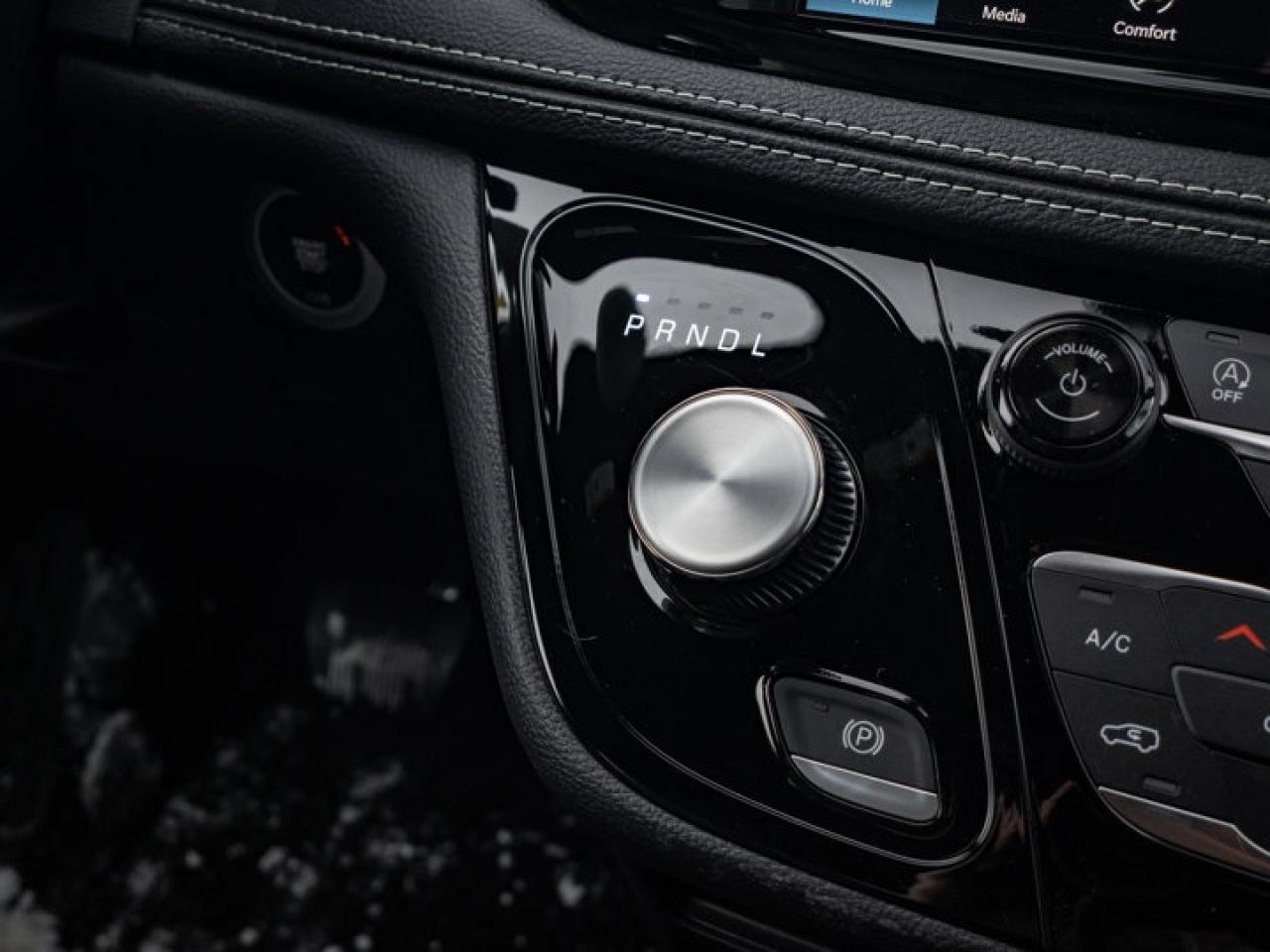 2026 Chrysler Pacifica Select Photo