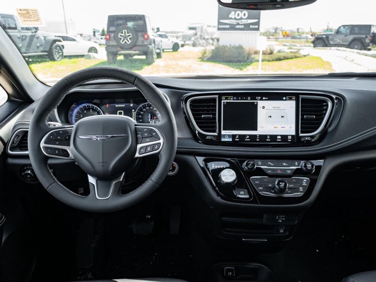 2026 Chrysler Pacifica Select Photo