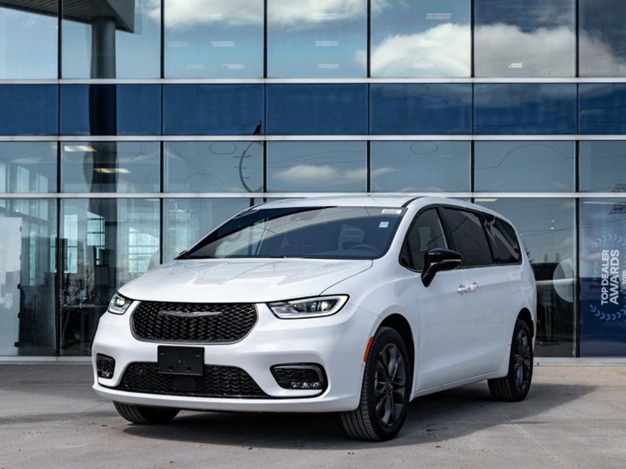 2026 Chrysler Pacifica Select Photo