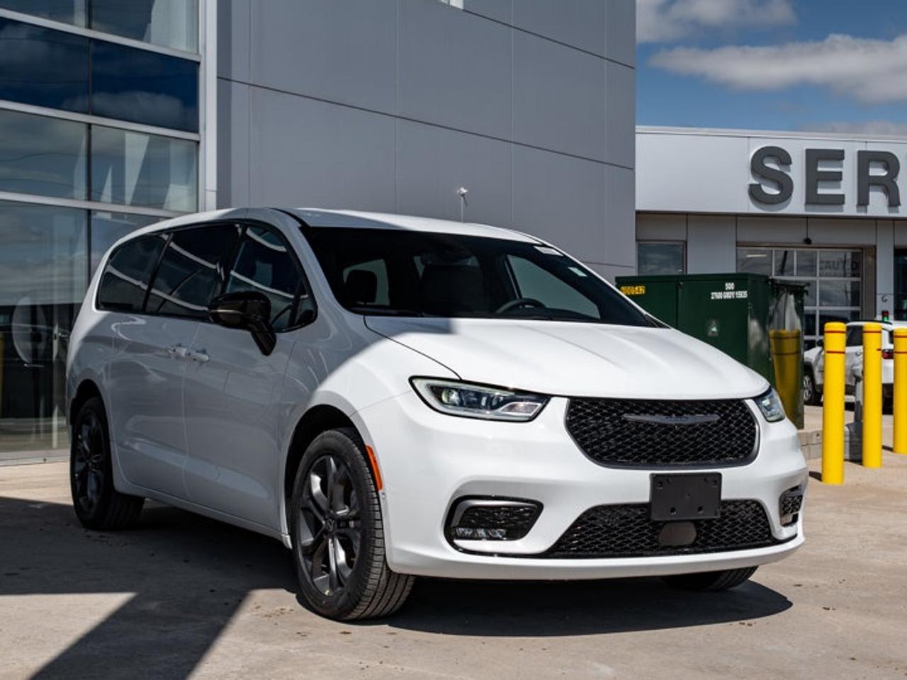 2026 Chrysler Pacifica Select Photo