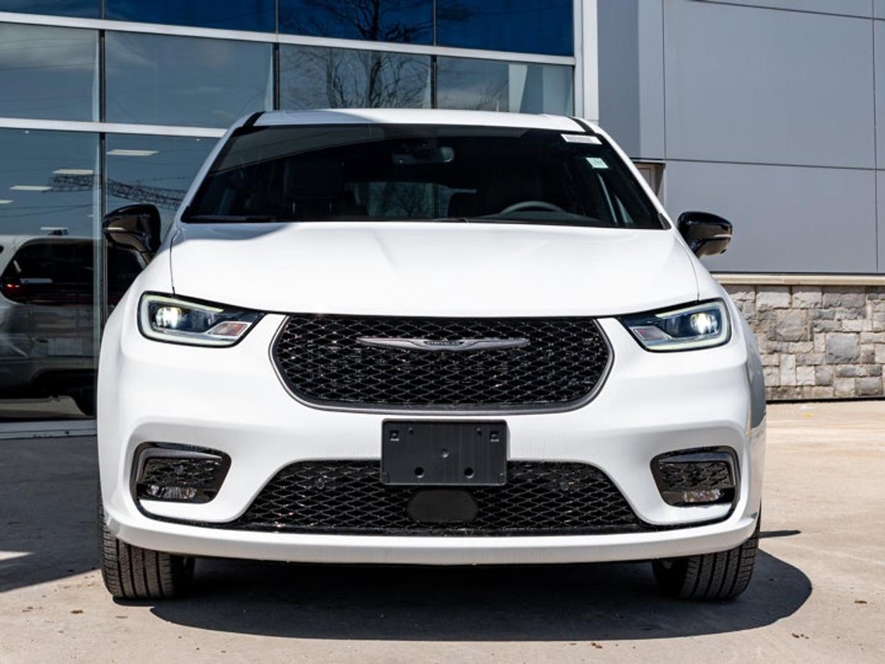 2026 Chrysler Pacifica Select Photo