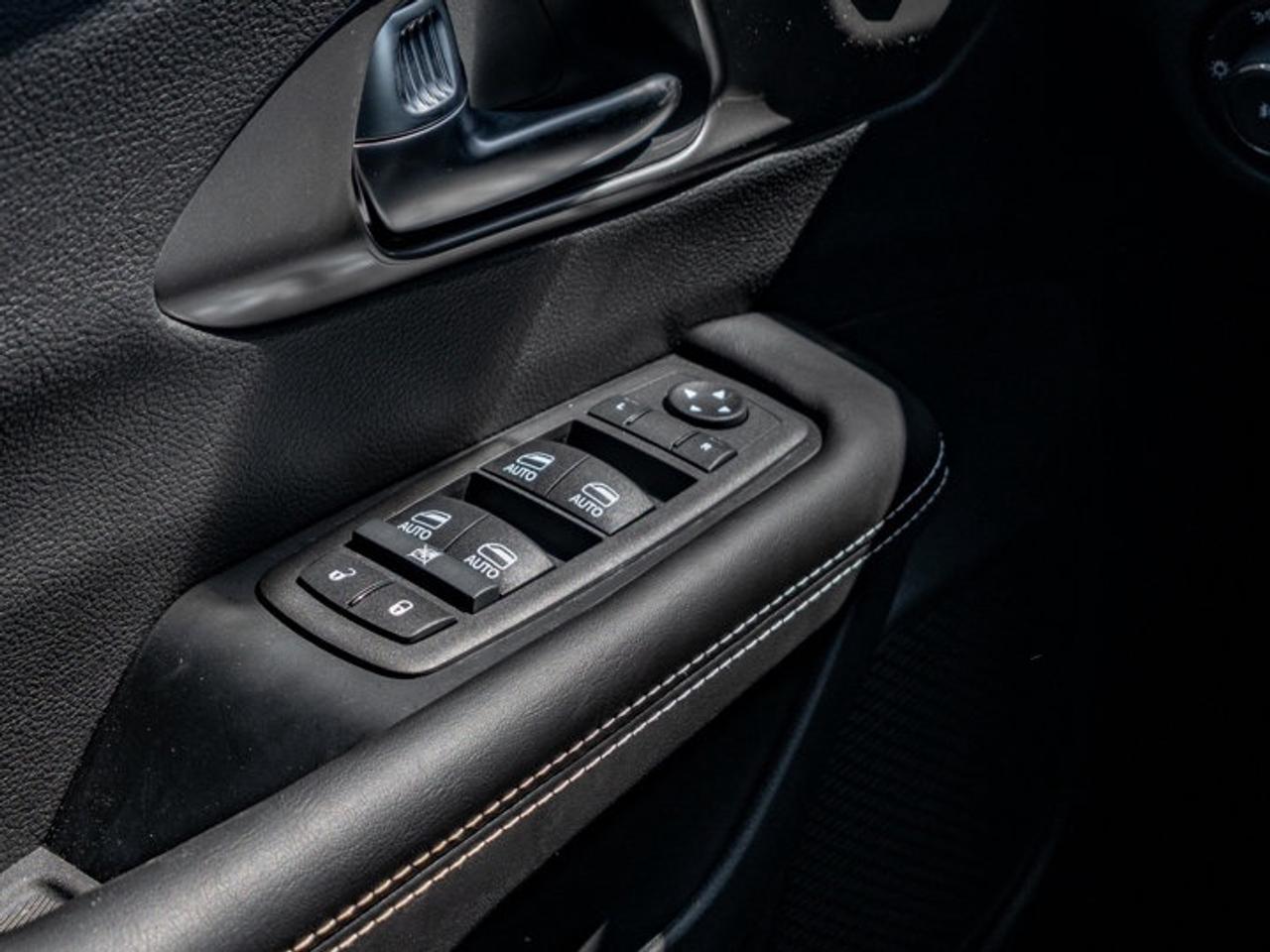 2026 Chrysler Pacifica Select Photo
