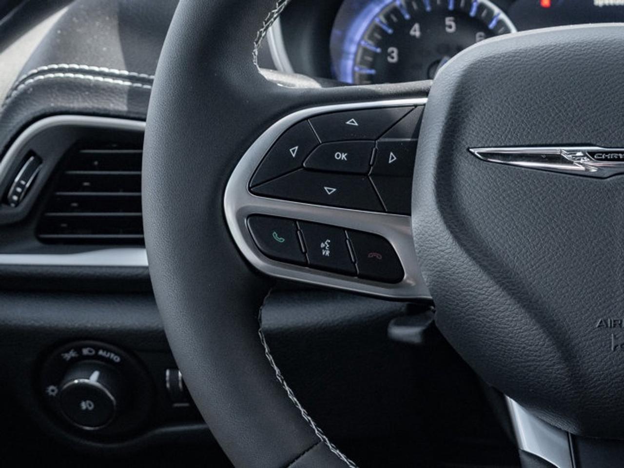2026 Chrysler Pacifica Select Photo