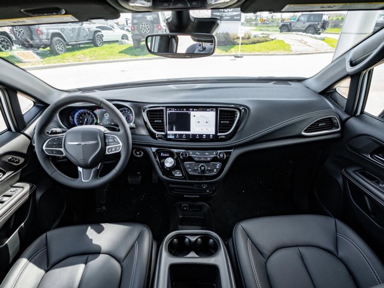 2026 Chrysler Pacifica Select Photo