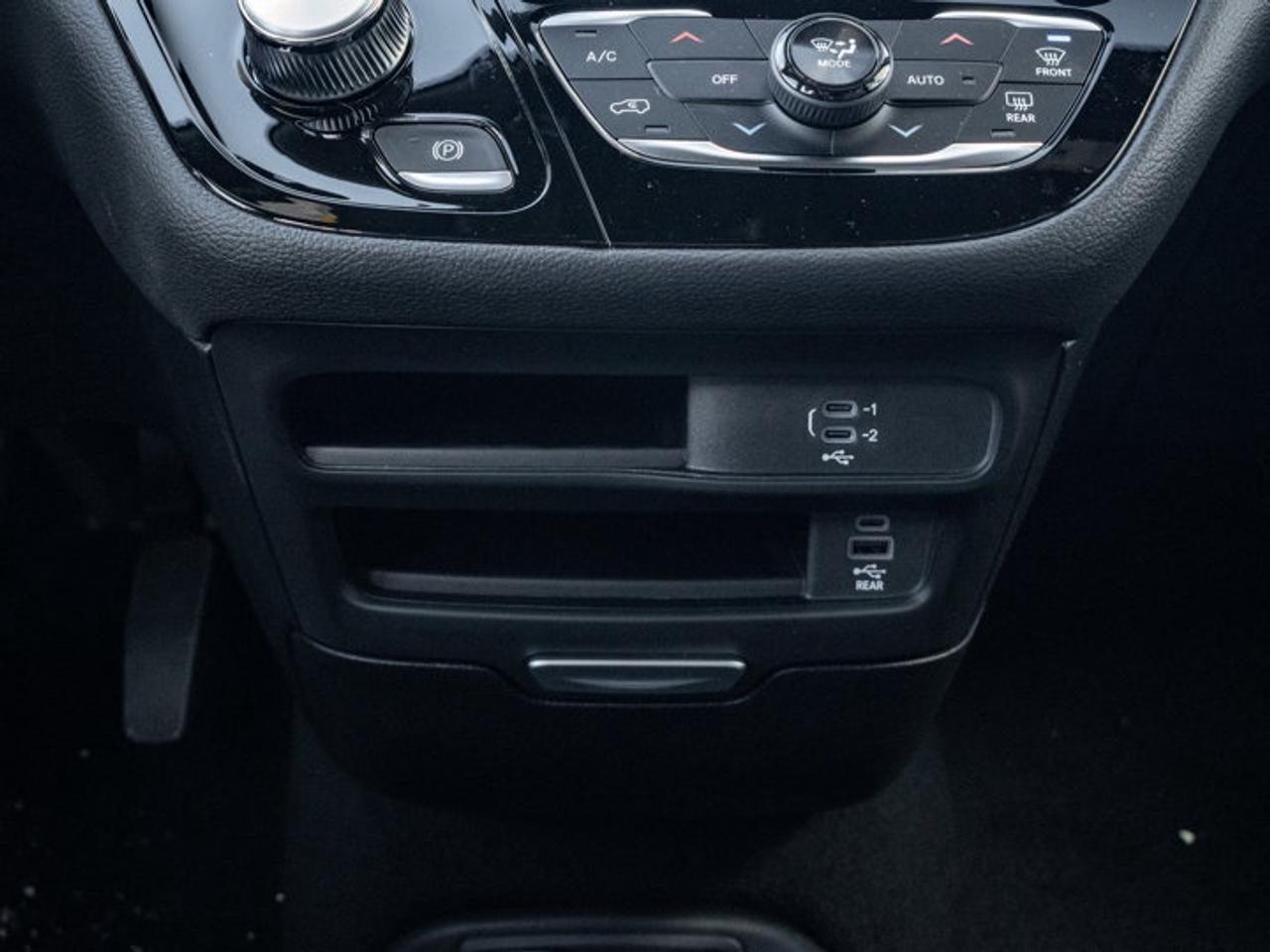 2026 Chrysler Pacifica Select Photo
