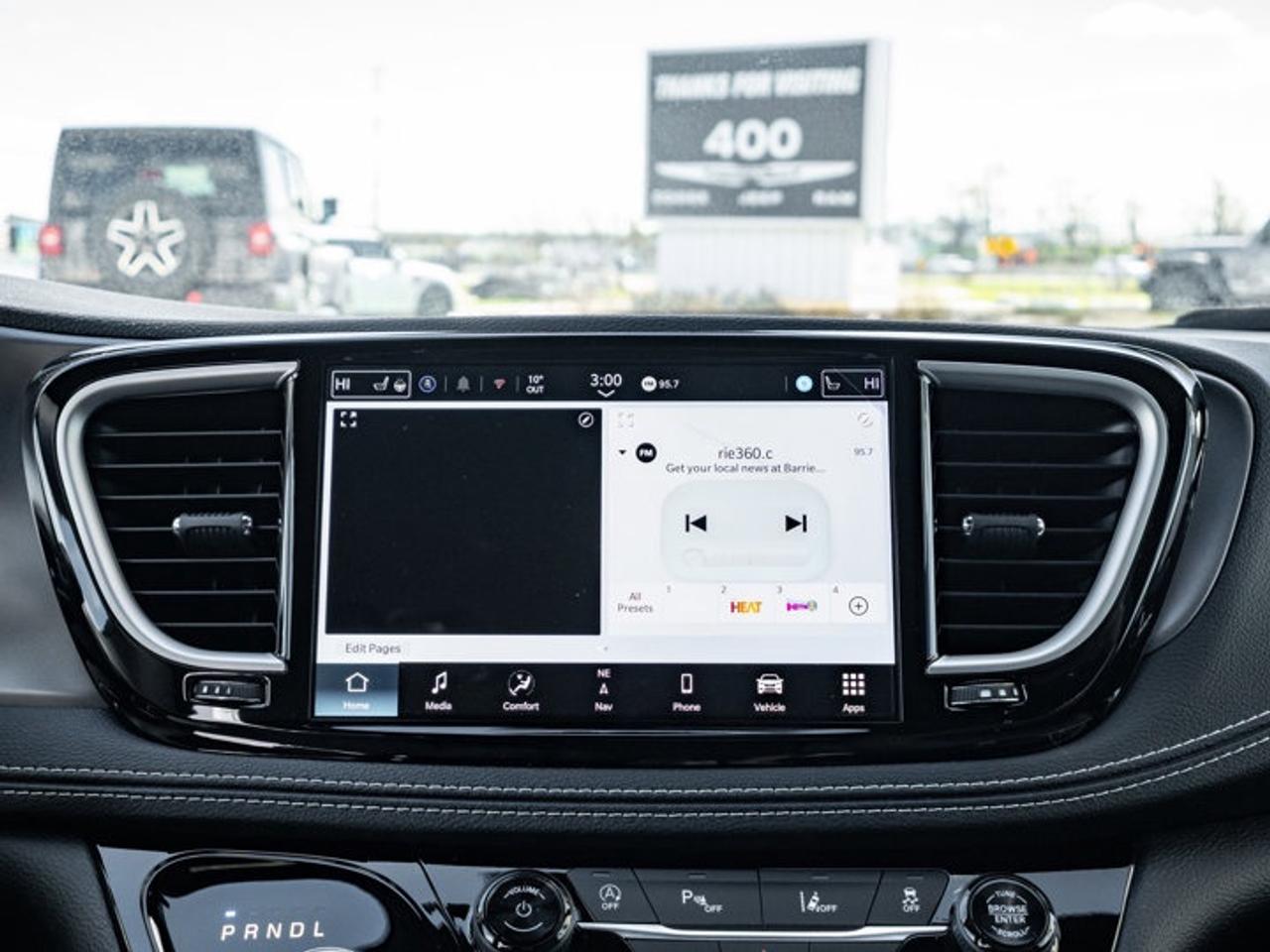 2026 Chrysler Pacifica Select Photo